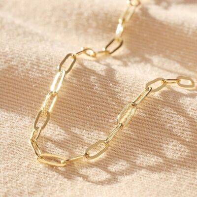 Goldene Halskette mit rechteckiger Kette