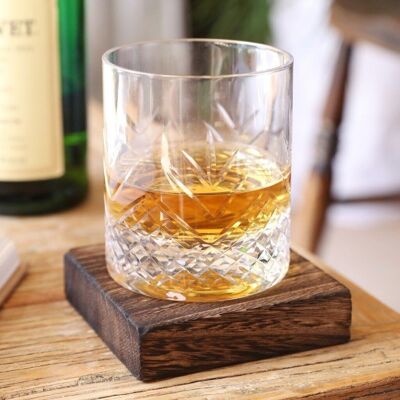 Vaso de whisky grabado estilo vintage con base de madera