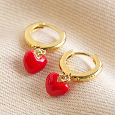 Boucles d'oreilles Huggie en émail rouge avec breloque cœur