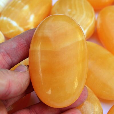 Oranger Calcit-Palmstein (11-13 Stück) – (50 mm – 70 mm) 1-kg-Lot
