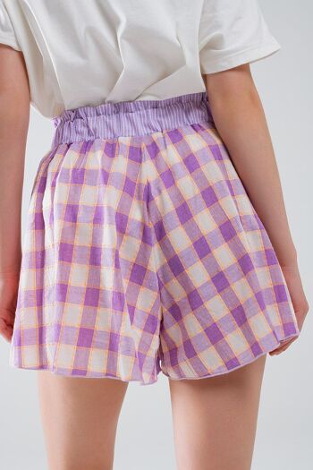 Short imprimé à carreaux violet avec détail taille ajustée 5