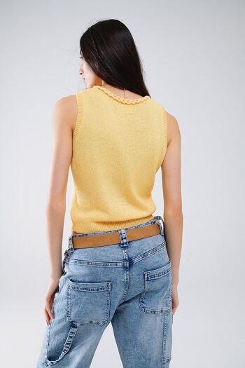 Pull jaune sans manches avec encolure ras du cou et détail tressé à l'encolure 2