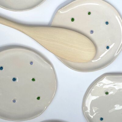 Soporte porta cucharas spoon rest en cerámica de colores