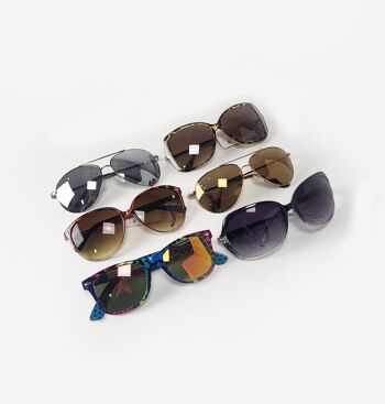 Diverses lunettes de soleil pour hommes et femmes - modèles mixtes 12
