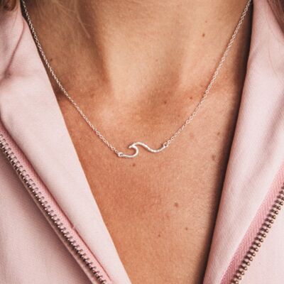 Asri Hammered Wave Necklace - Silver