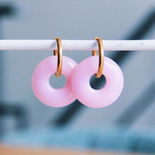 Stainless steel earring with resin donut – lilac/gold