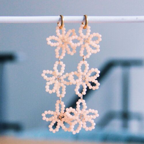 Faceted flower statement earring - salmon/gold