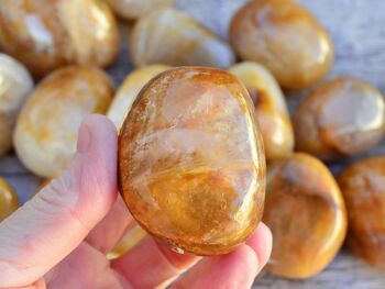 XL Golden Healer Quartz Tumbled Crystal (40mm - 60mm) - Quartz hématoïde jaune 2