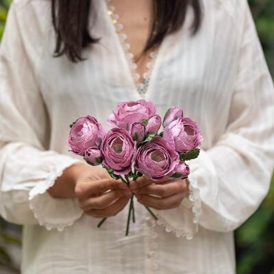 Rosa de papel púrpura reina