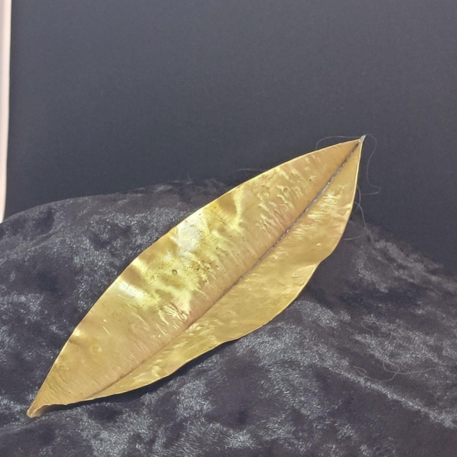 Broche hoja de otoño realizado en latón