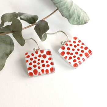 Boucles d’oreilles à pois uniques avec pois rouges en verre et argent sterling 8