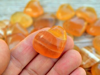 Lot de 10 pièces de cristal de cœur sculpté en calcite de miel (25mm - 30mm) 6