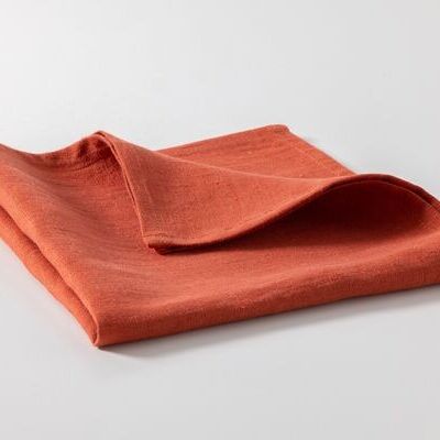 Tovaglioli rosso corallo realizzati in Francia 100% lino