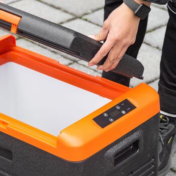 Outsunny Glacière électrique 30L portable, réfrigérateur congélateur avec poignées - dim. 58,7L x 36,5l x 36,8H cm orange et noir 8