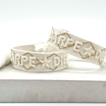 CARPE DIEM bracelet déclaration tissé, motif brodé écru 1