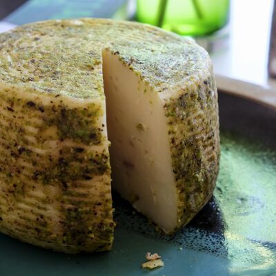 Pecorino siciliano con pistacho, primera maduración