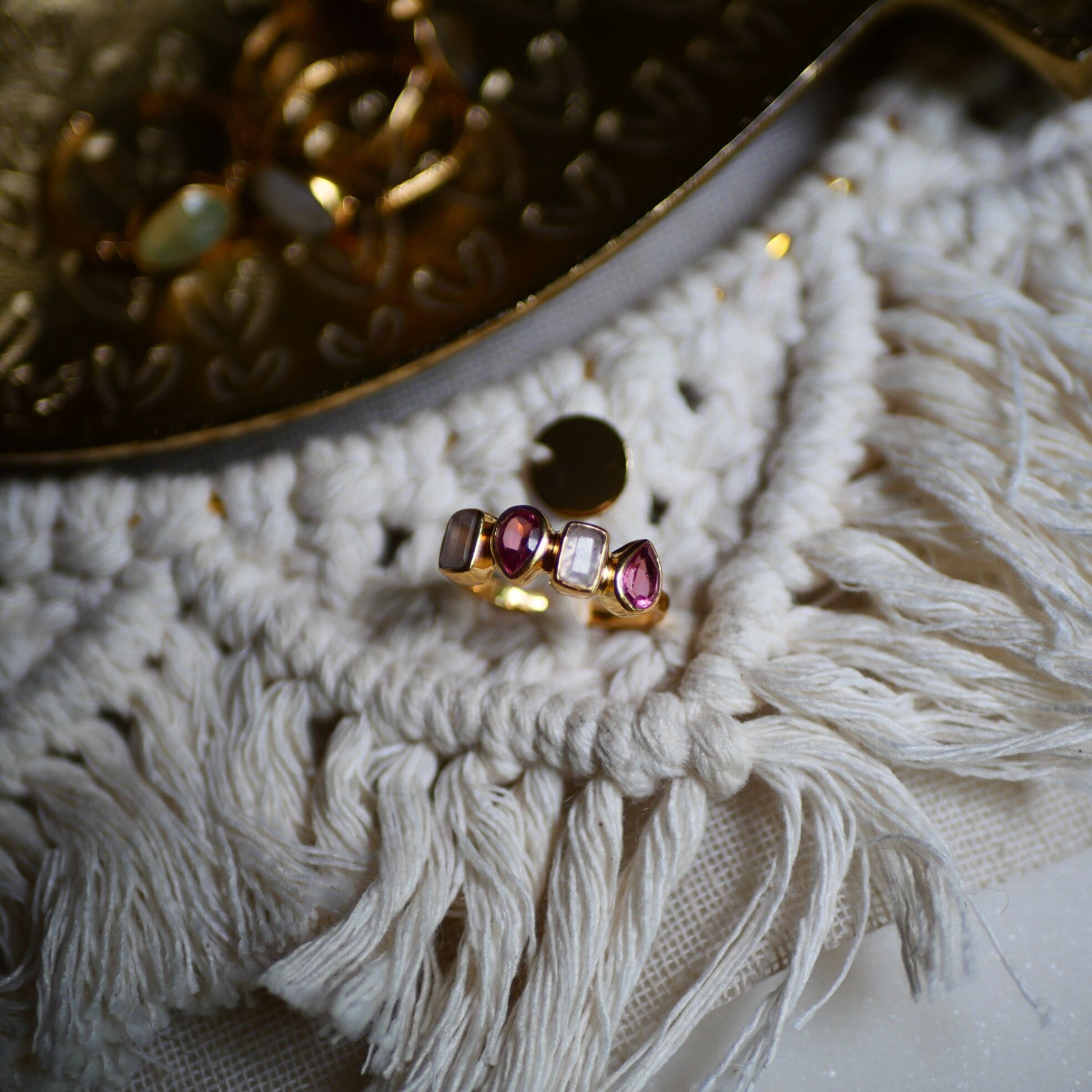 Akuti-Ring aus Rosenquarz und Zirkon