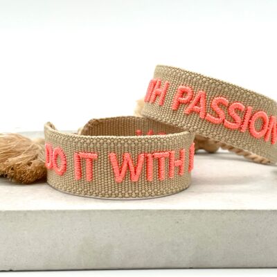 DO IT WITH PASSION Statement Armband gewebt, bestickt caramel neoncoral