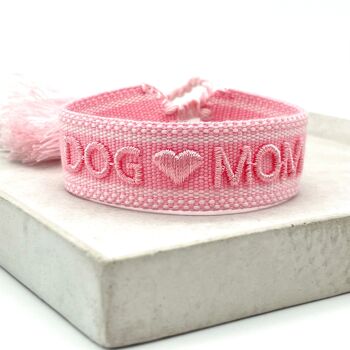 Bracelet de déclaration DOG MOM tissé, brodé rose tendre 2