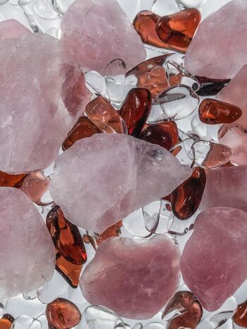 VitaJuwel Ère AMOUR | Carafe de pierres précieuses avec quartz rose, grenat et cristal de roche 3
