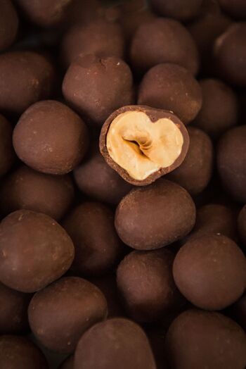 Noisettes du Piémont enrobées de Chocolat Noir 70% - Format 200 grammes 2