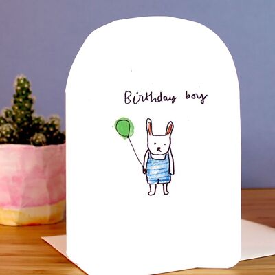 Carte de lapin de garçon d'anniversaire