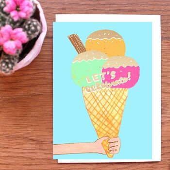 Fêtons! Carte d'anniversaire de crème glacée en feuille d'or