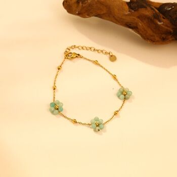 Bracelet chaîne dorée avec triple fleur en pierres naturelles bleues (amazonite)