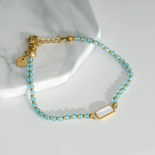 Bracelet doré avec pierre bleue