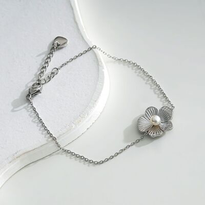 Feines Silberarmband mit Blume und synthetischer Perle