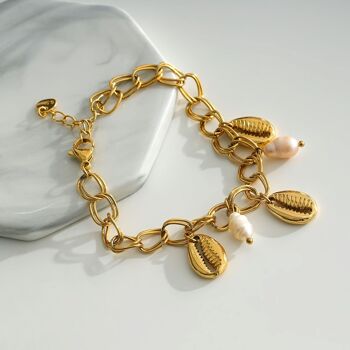 Bracelet doré maille avec perle synthétique et graine de café 1