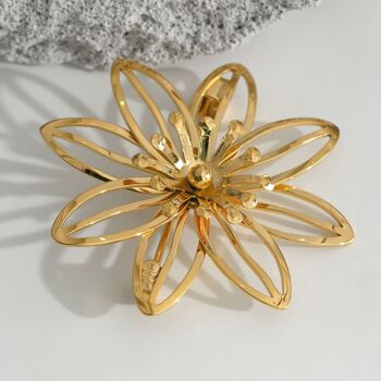 Broche dorée fleurs 1