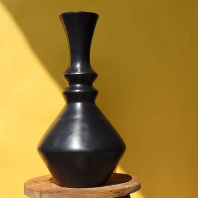 Jarrón de cerámica geométrico - Negro hecho a mano