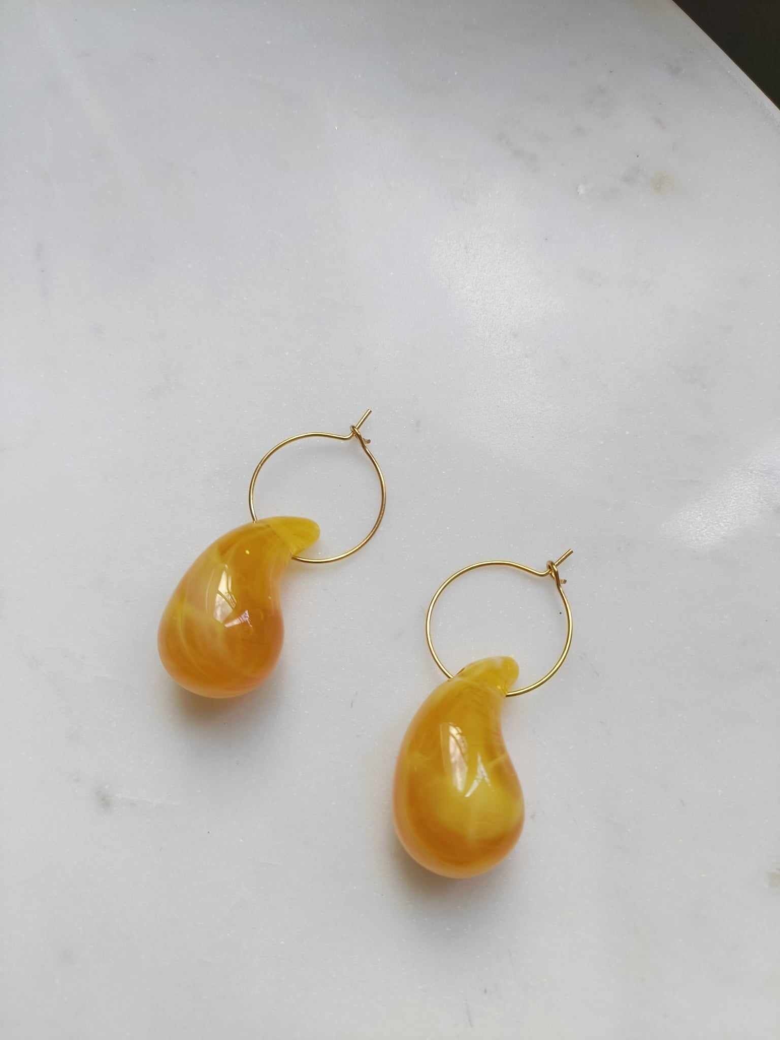 Orecchini in acciaio inossidabile e pendente in resina - Eloise gialla