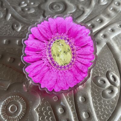 Anstecknadel aus recyceltem Acryl. Rosa Gerbera-Blume