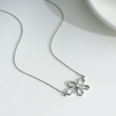 Collar de plata con flor de strass