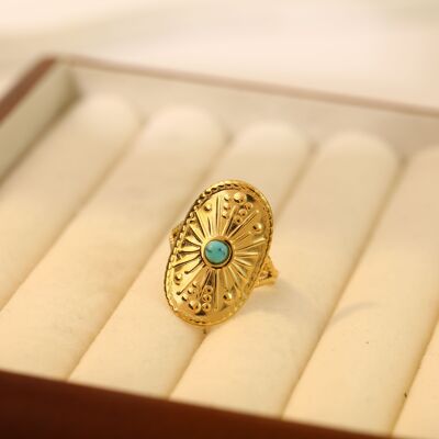 Anello ovale in oro intagliato con turchese