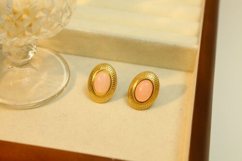Boucles d'oreilles dorées clips ovale avec pierre nature rose