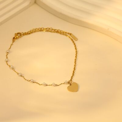 Chaîne de cheville dorée asymétrique avec coeur et perle synthétique