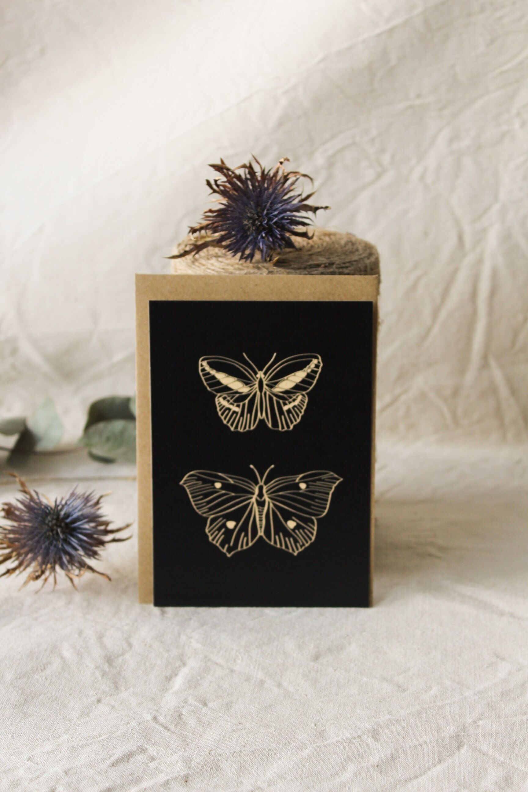 Tarjeta Dos Mariposas - Colección Negra y Beige