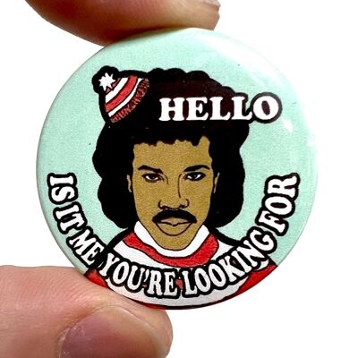 Hola, Lionel Richie / ¿Dónde está Wally? Insignia de pin de botón inspirada