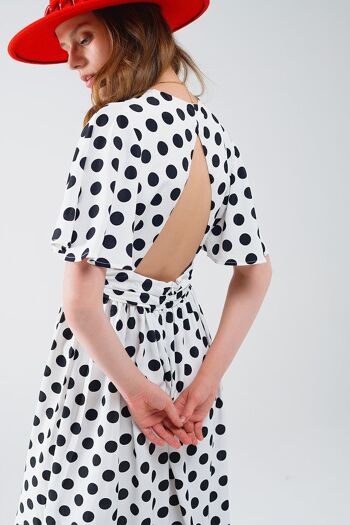 Robe longue à pois avec dos nu 4