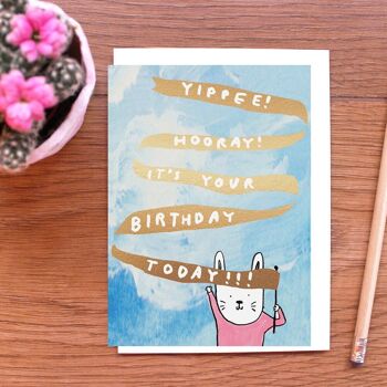 Carte de lapin d'anniversaire en or