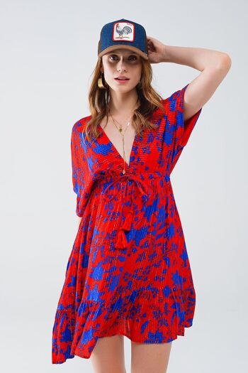 Robe courte fluide rouge avec imprimé floral bleu 3