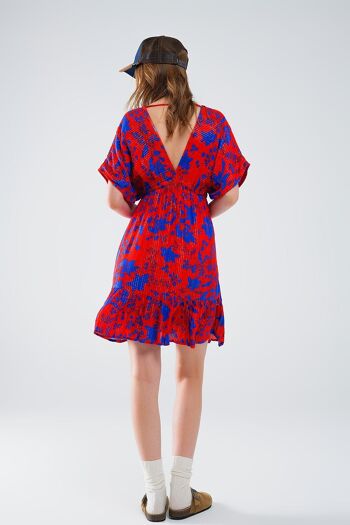 Robe courte fluide rouge avec imprimé floral bleu 4