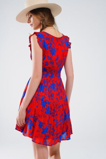 Robe courte rouge avec imprimé floral bleu et col en V 2