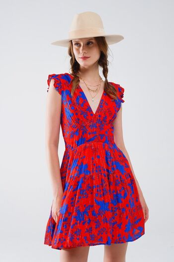 Robe courte rouge avec imprimé floral bleu et col en V 4