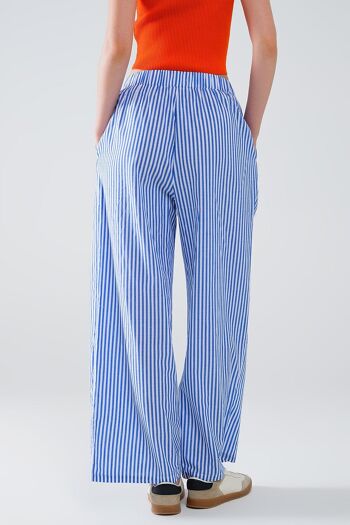 Pantalon rayé bleu avec taille élastique et poches 2