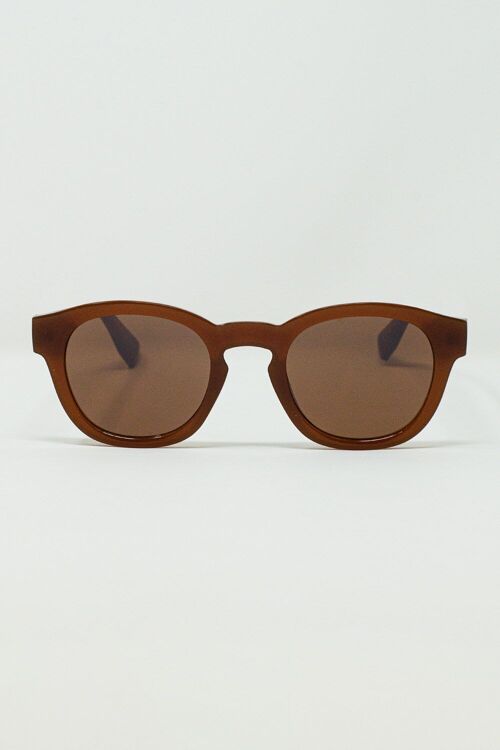Gafas de sol redondas de los años 90 con lentes tintadas en marrón y montura en marrón claro