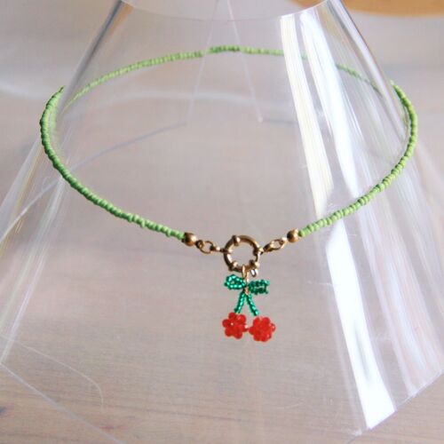 Beaded necklace with round lock and cherry – green/gold